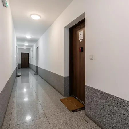 Appartamento Nowy Konduktorska Z Parkingiem I Ogrodkiem - W Spokojnej Dzielnicy By Renters *