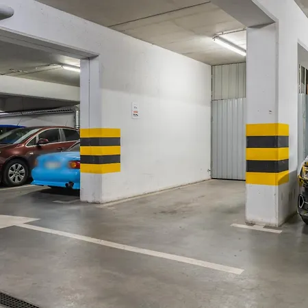 Nowy Konduktorska Z Parkingiem I Ogrodkiem - W Spokojnej Dzielnicy By Renters Appartamento